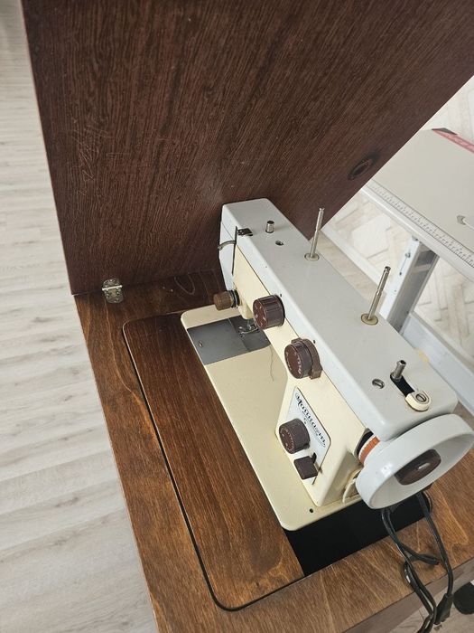 Швейная машина Чайка 143