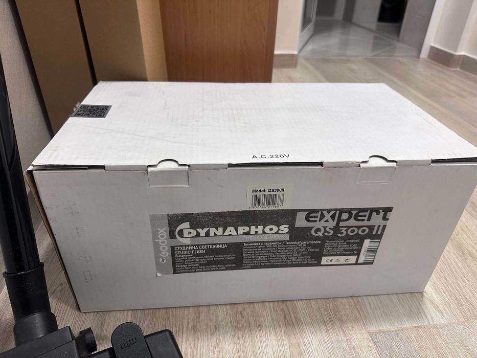 Студийна светкавица Godox QS300II и Софтбокс DYNAPHOS - 60х60 cm