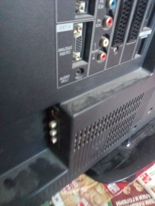 Голям телевизор SAMSUNG и SHARP AQUOS