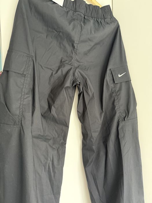 Pantaloni femei Nike marime S noi, cu eticheta