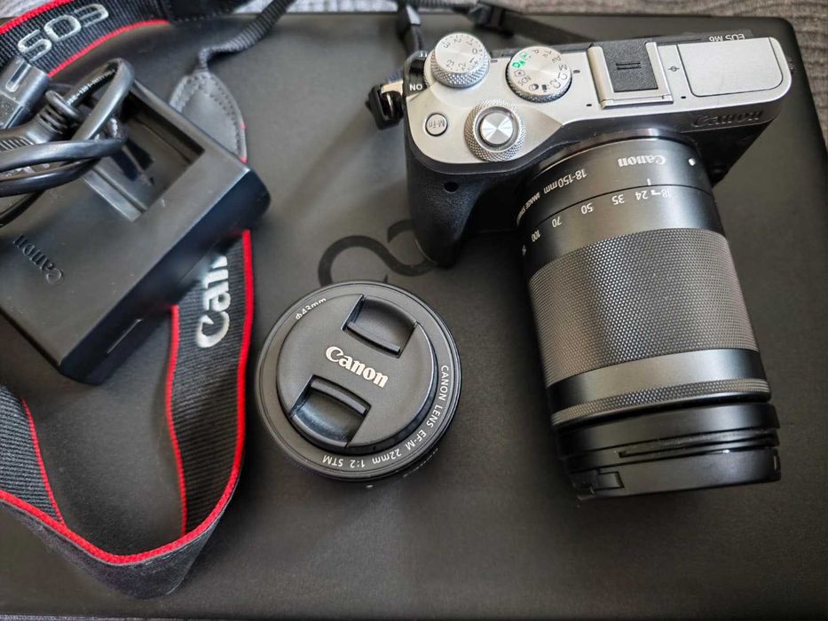 Camera mirrorless Canon EOS M6 (sub 50 cadre) + 2 obiective