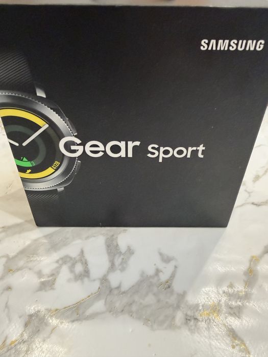 Продам часы Gear Sport