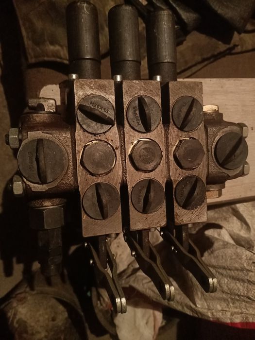 Гидрораспредилитель мтз