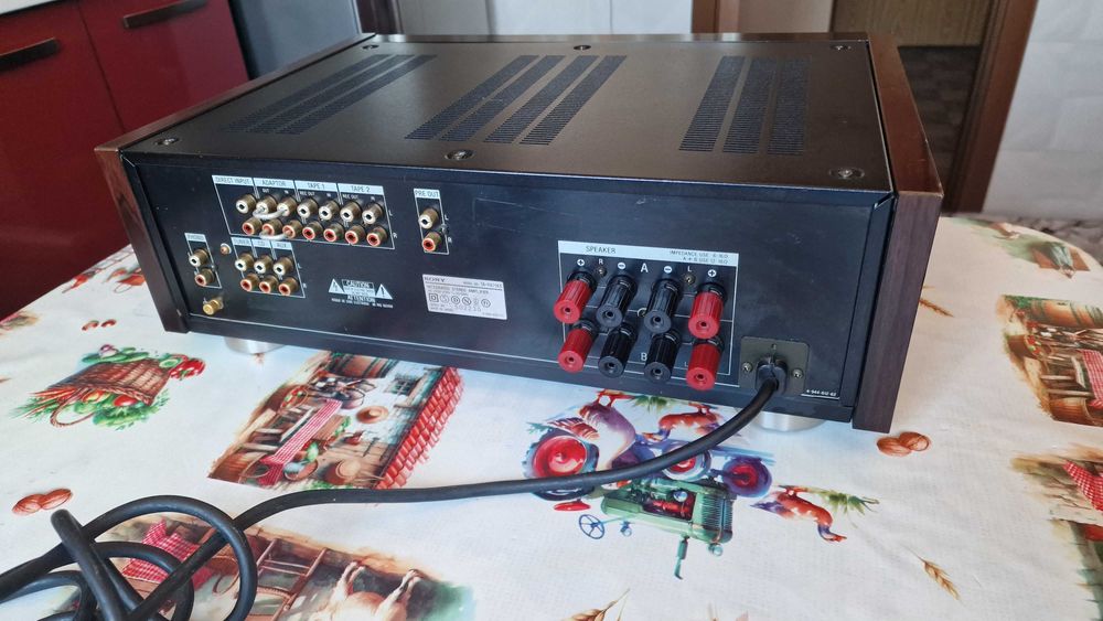 Vand  deck jvc,equlaizer aiwa,amplificator sony,impecabile.