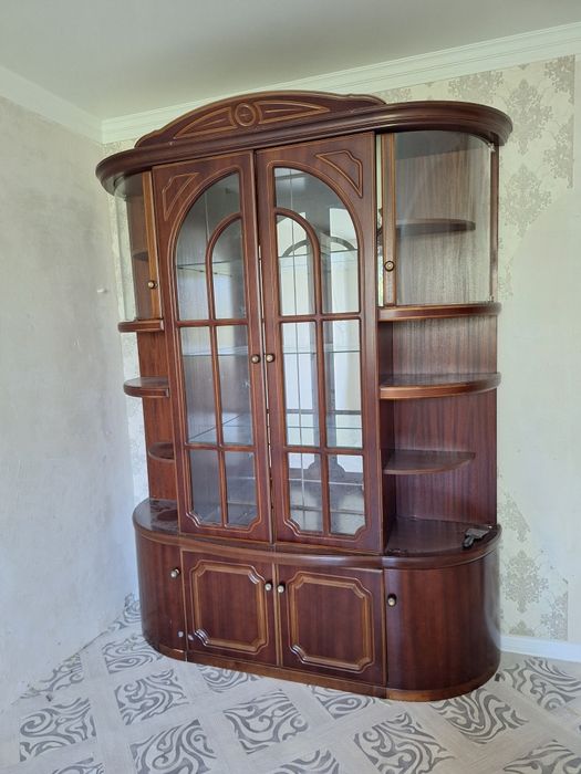 Продам сервант в спальную