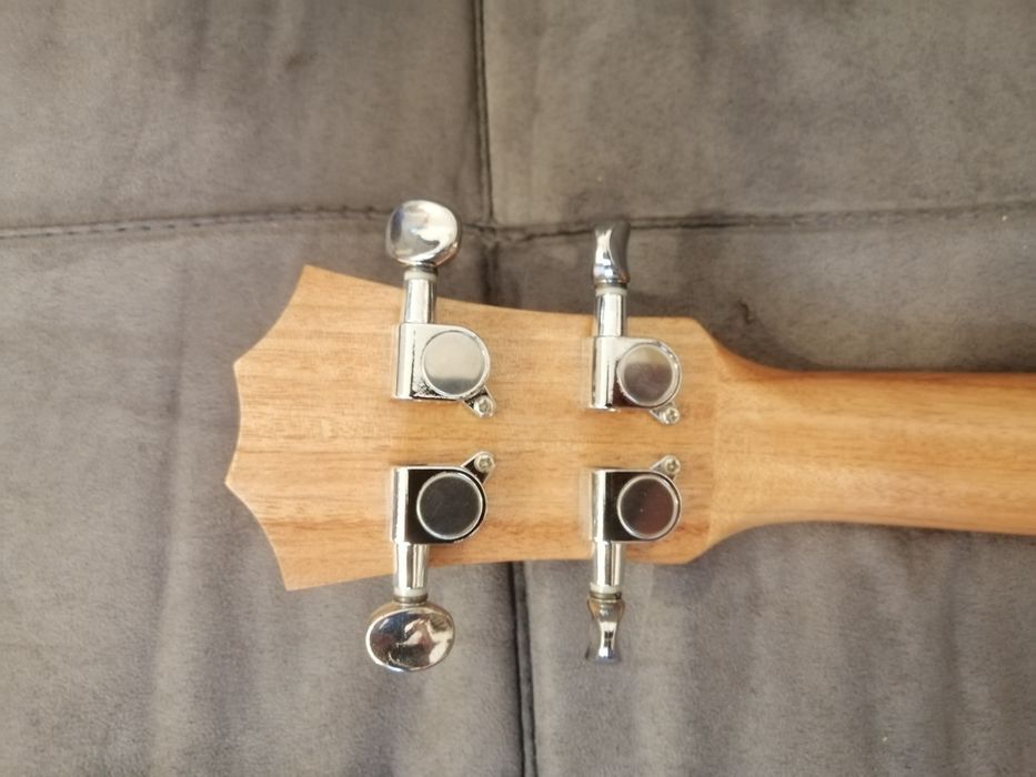 Ukulele concert model MH10