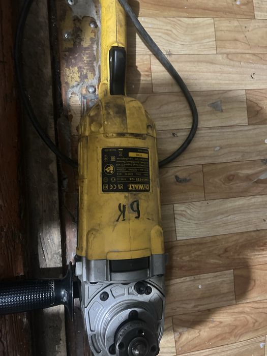 Продам болгарку деволт