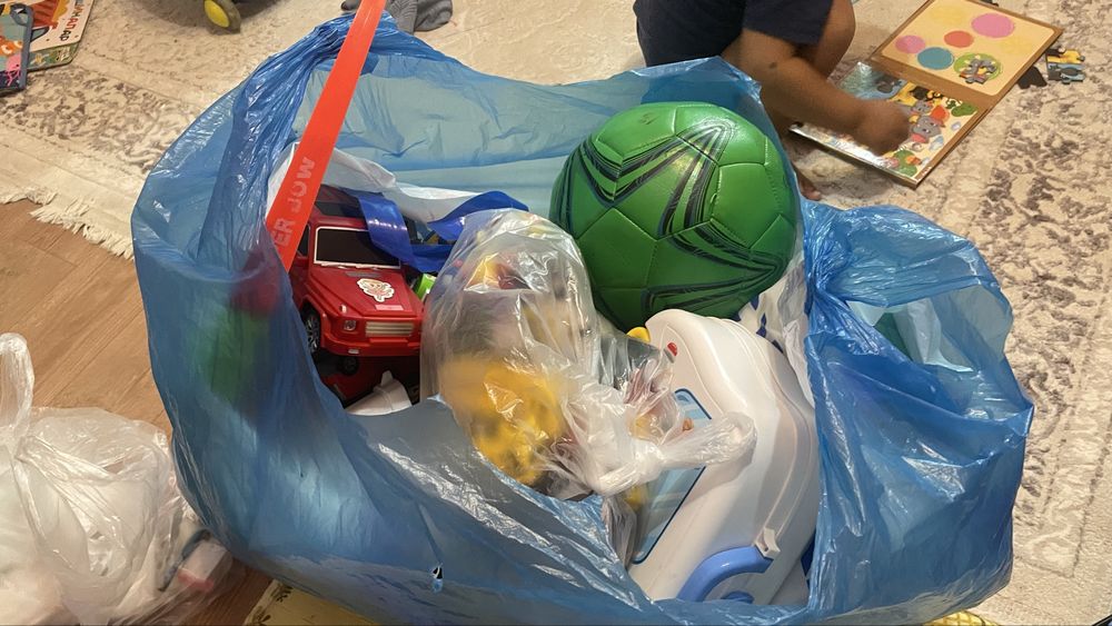 Продаю большой пакет игрушек для мальчика