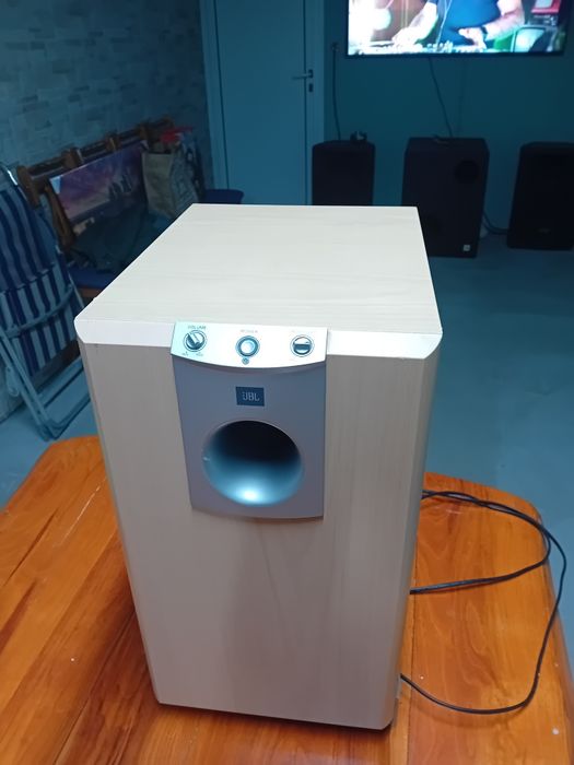 Субуфер активен JBL