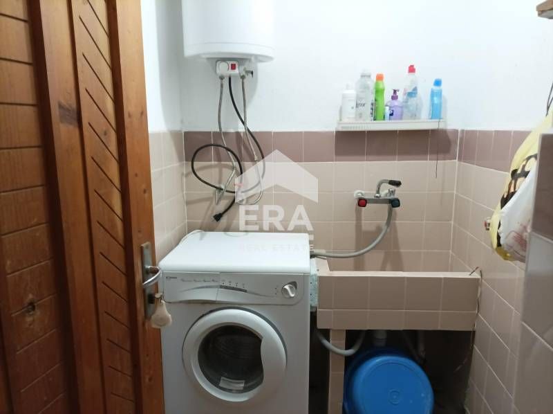 Къща за гости на 4 етажа за продажба, с общо 18 едностайни и двустайни