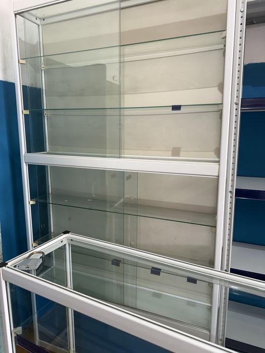 Продам напольные витрины