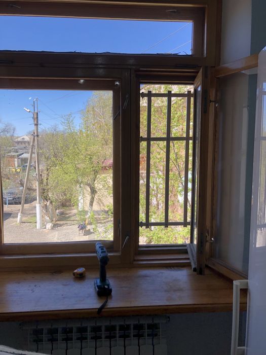 Решетки от выпадения детей.