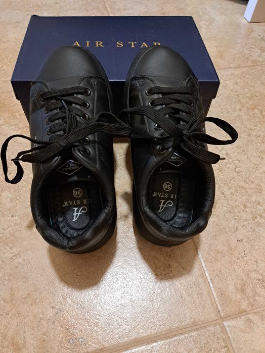 Продавам черни спортни маратонки на ниска цена 36 номер