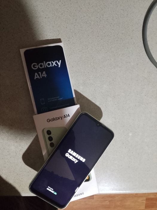 Продам телефон срочно