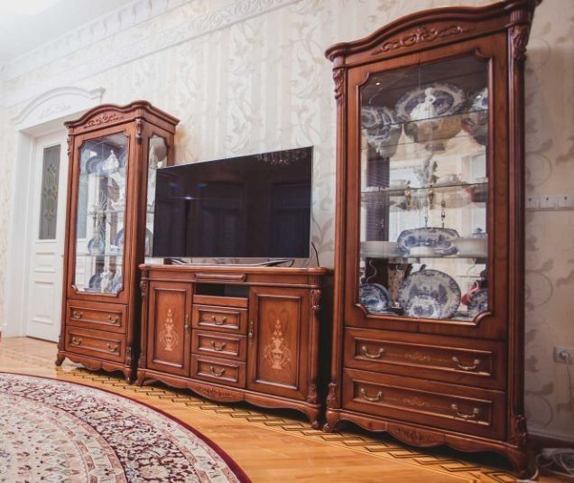 Деревянная Гостиная с инкрустацией