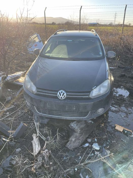 Продавам голф 6 комби на части !