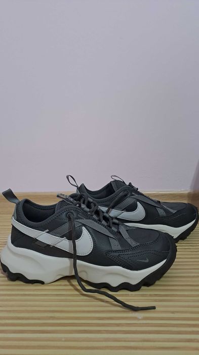 Чисто нови обувки на nike