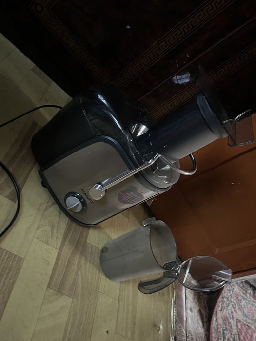 Продается соковыжималка.