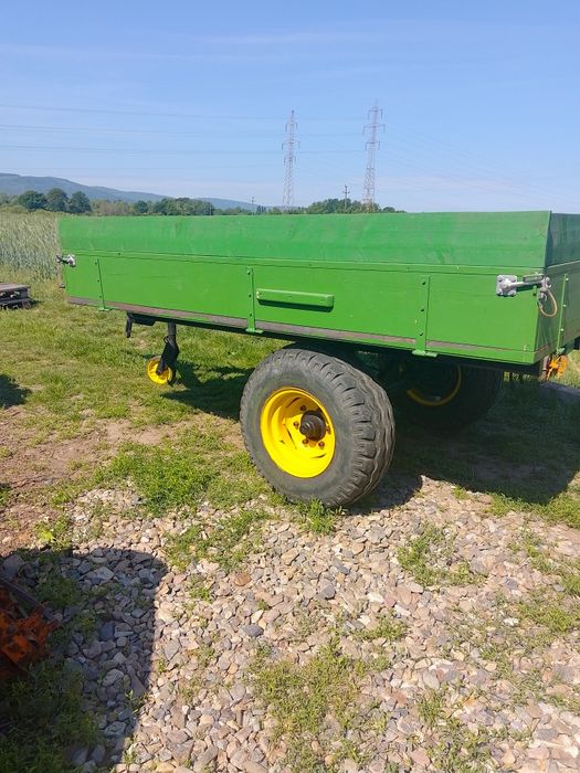 Remorcă agricolă pe o axă