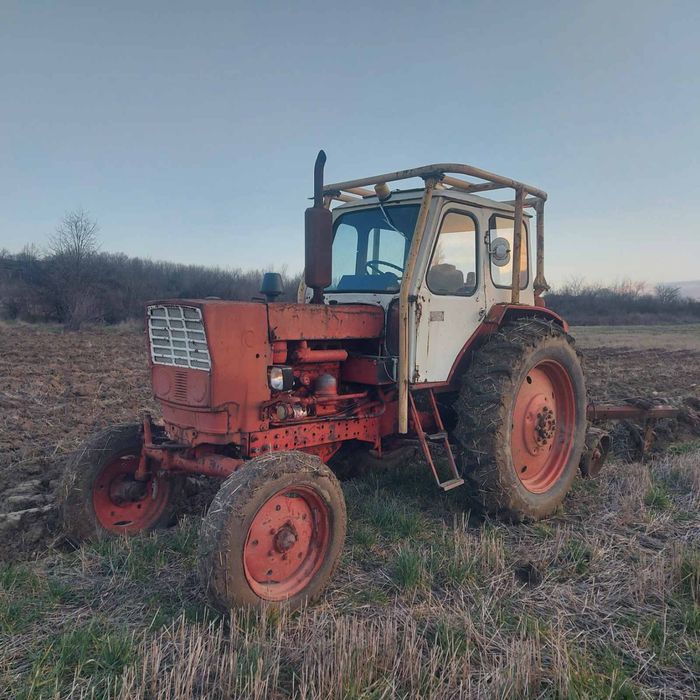 Продавам трактор ЮМЗ