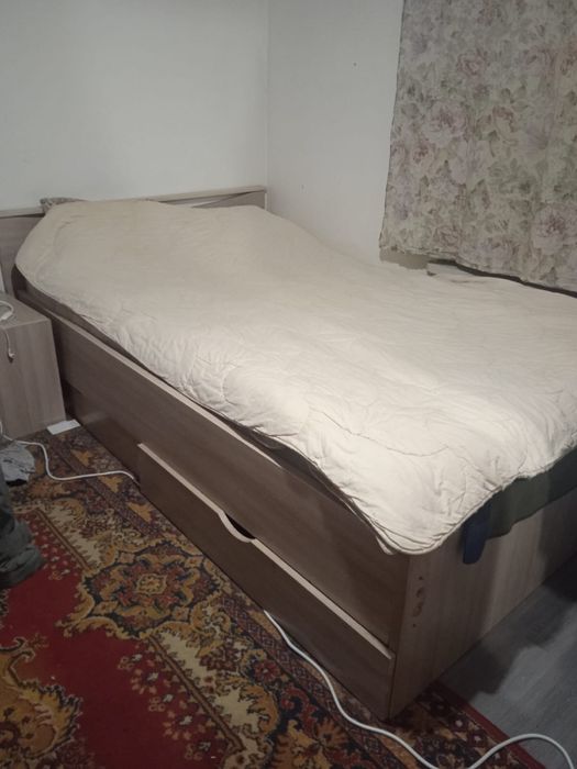 Продам кровать  с матрасом