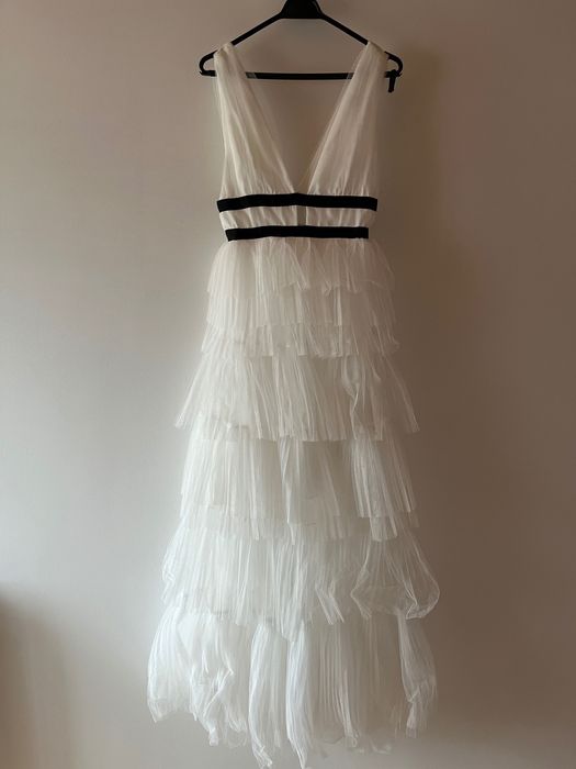 Бяла официална рокля