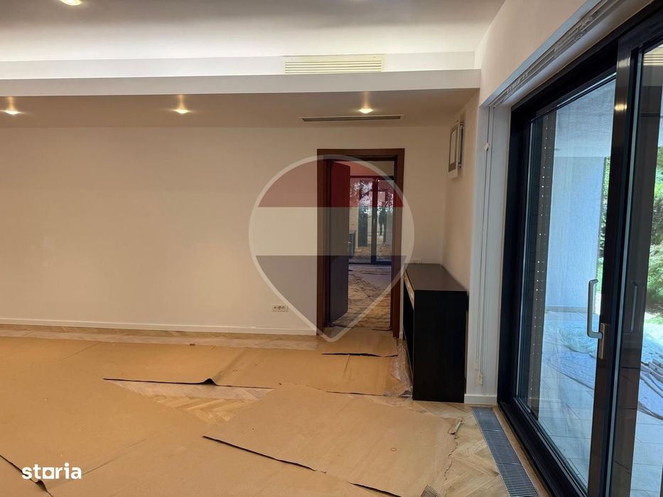 INCHIRIERE Apartament cu 3 camere + curte in zona Primaverii