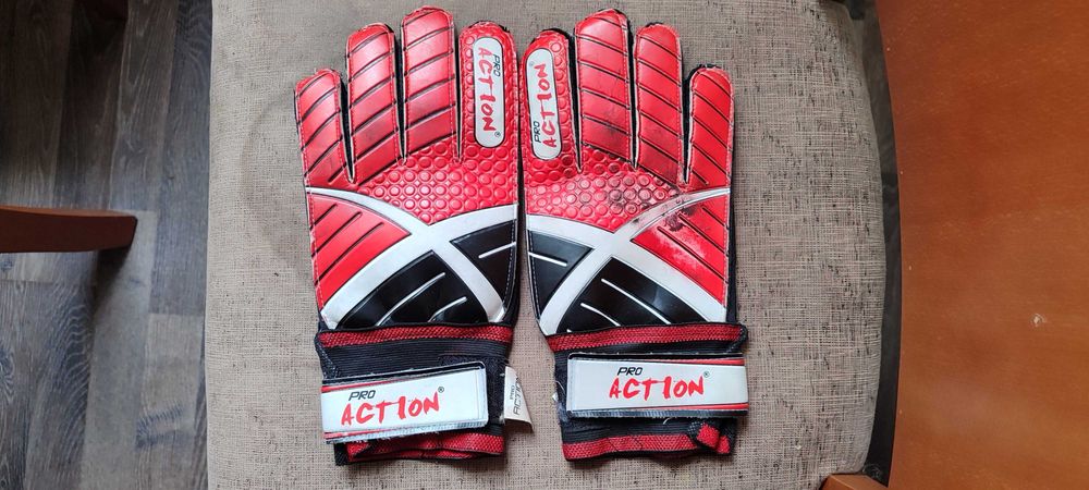 Вратарски ръкавици и кори