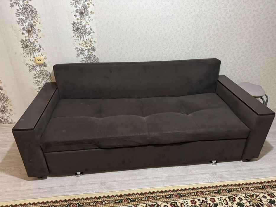 Продам диван хороший