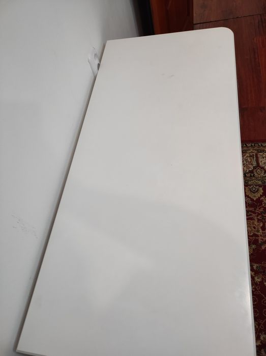 Стол с выдвижными ящиками