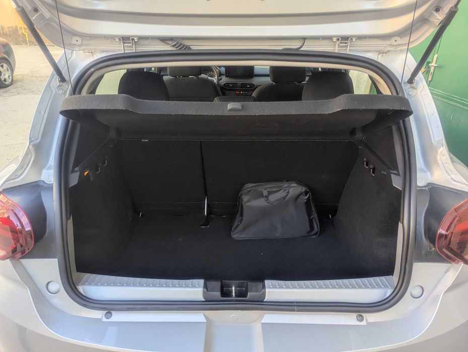 Vand Dacia Sandero tinuta in garaj 2078 km
