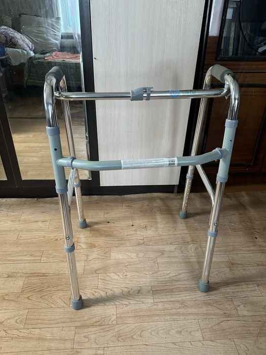 Продам ходунки новые
