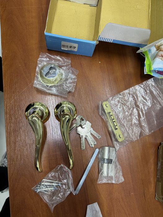 Дверная ручка с замком