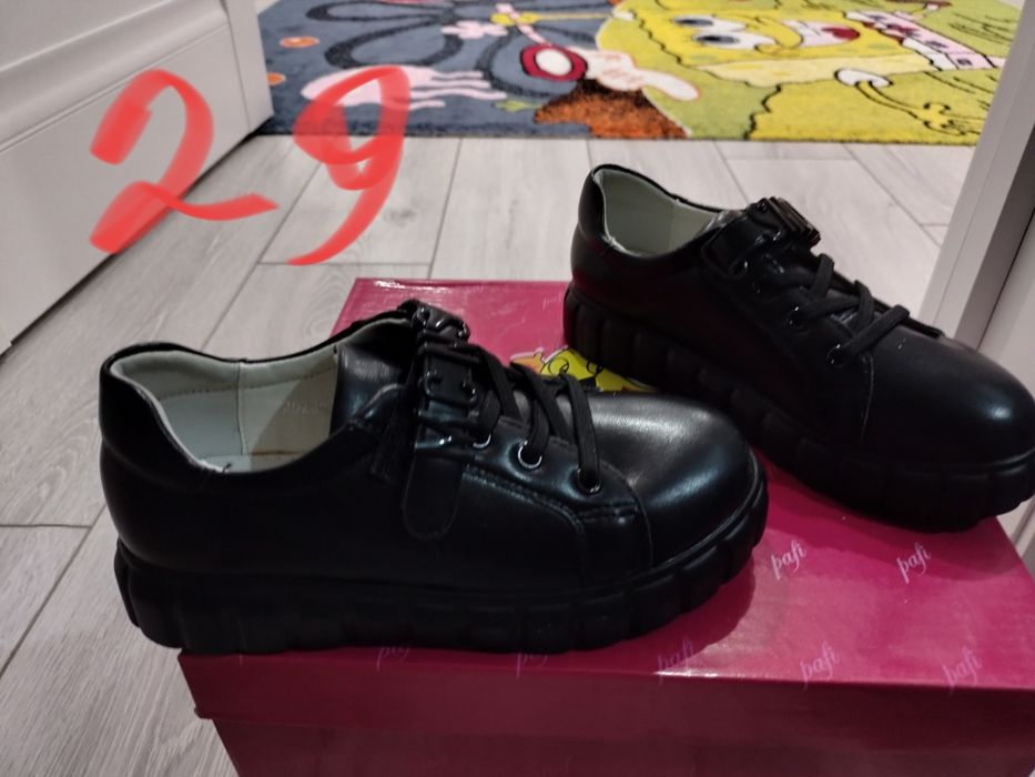 Продам детскую обувь