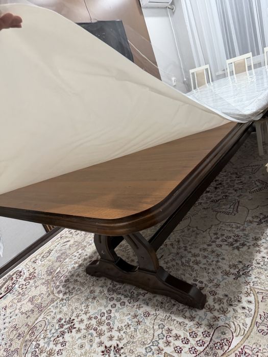 Продается стол для гостиной
