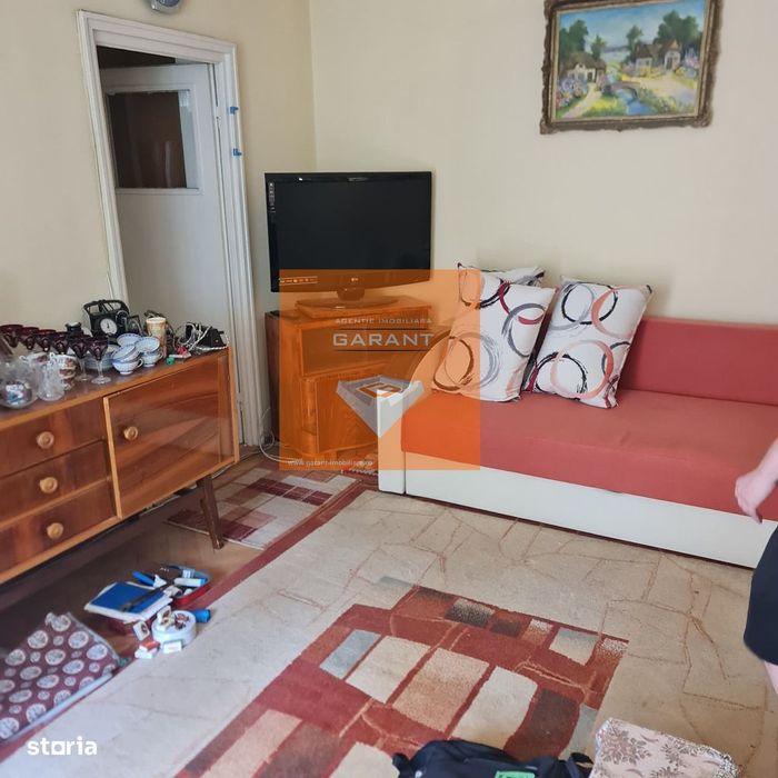 Apartament  2 camere, Calea Bucuresti, etaj 1,liber, 2 balcoane.
