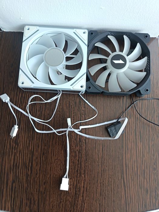 Vând 2 ventilatoare cu led PC