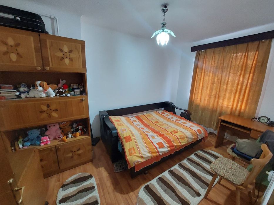 Apartament cu 3 camere, bd.Ecaterina Teodoroiu, vizavi de școala nr.2