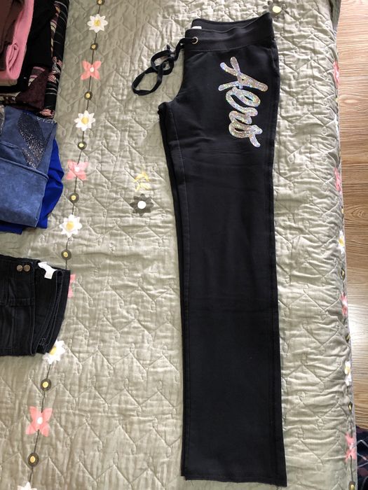 Продаются спортивные штаны.