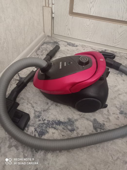 Pelisos Samsung. 2000v b/u holati ideal. 2ta nasatkali. narhi 700.000