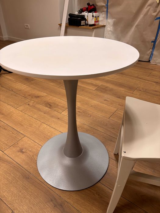 Masa rotunda cu picior metalic