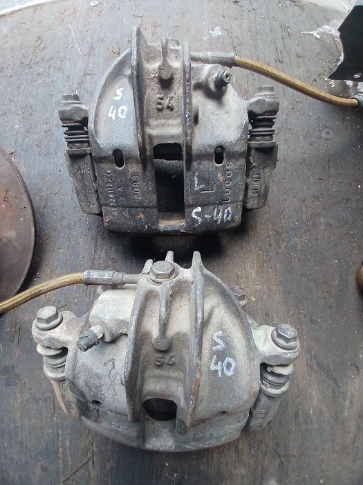 Супорт Вольво S40 передний