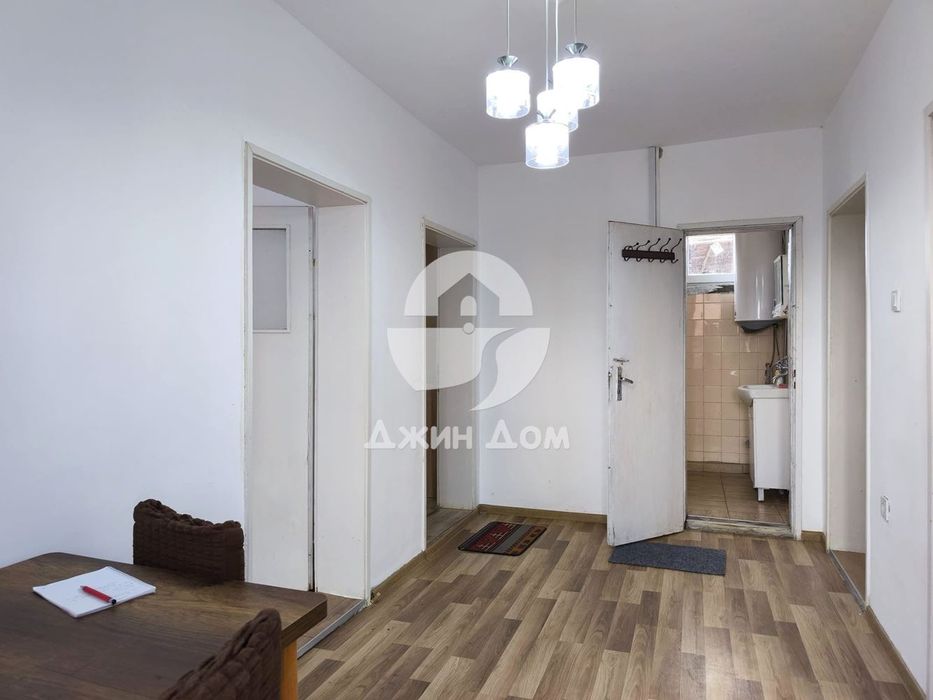 Двуетажна къща с двор и ГАРАЖ в село Винарско, обл. Бургас