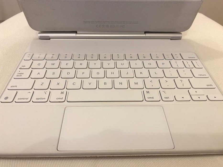 Клавиатура Apple Magic Keyboard Model A2261 за iPad Pro 11'' + писалка