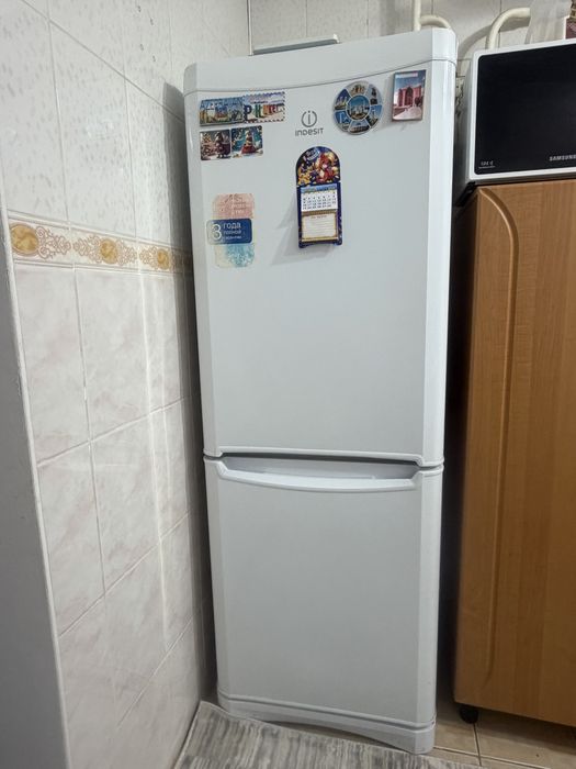 Продам холодильник Indesit