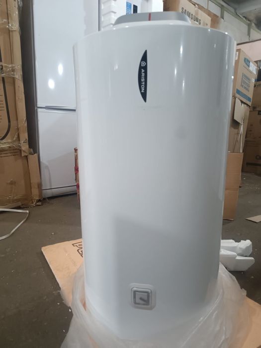 продам горизонтальный водонагреватель Ariston