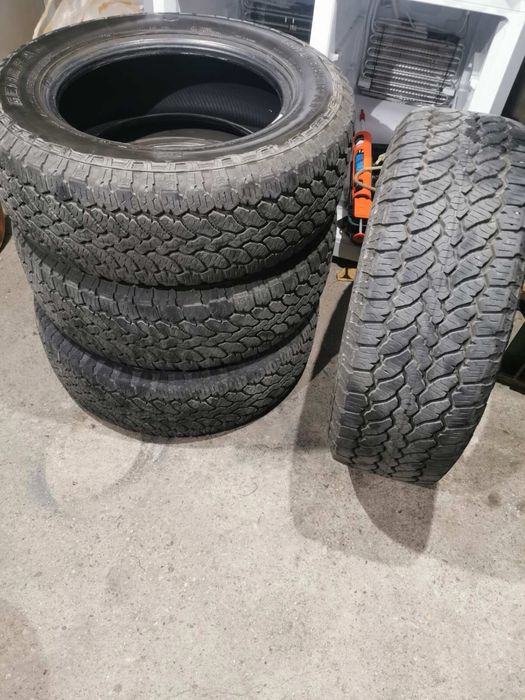 Предлагам гуми за джип General Grabber AT3 размери 235/65/17 XL