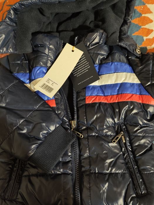 Продам детскую курточку на 1 год(весна,осень) новая)