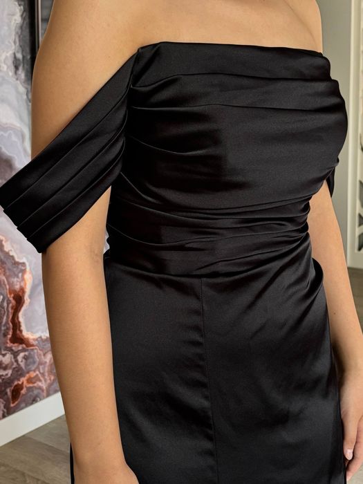 Вечернее черное платье