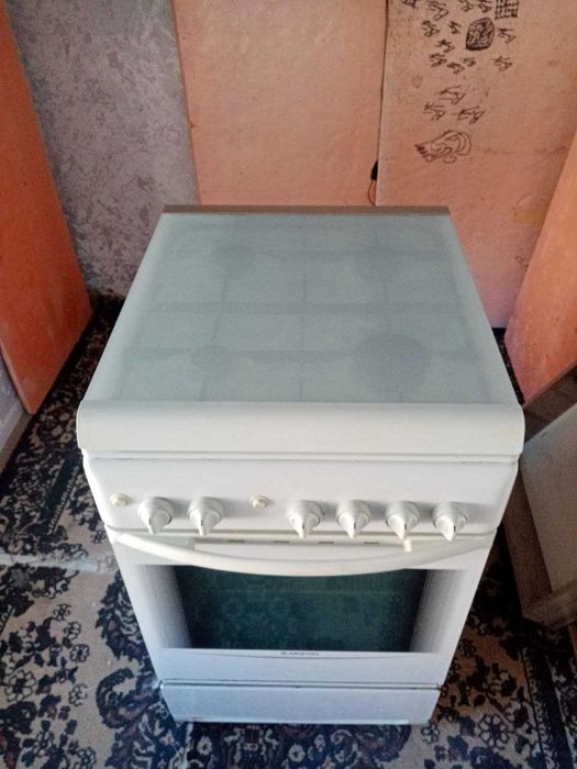 Продаются газ плита Ariston